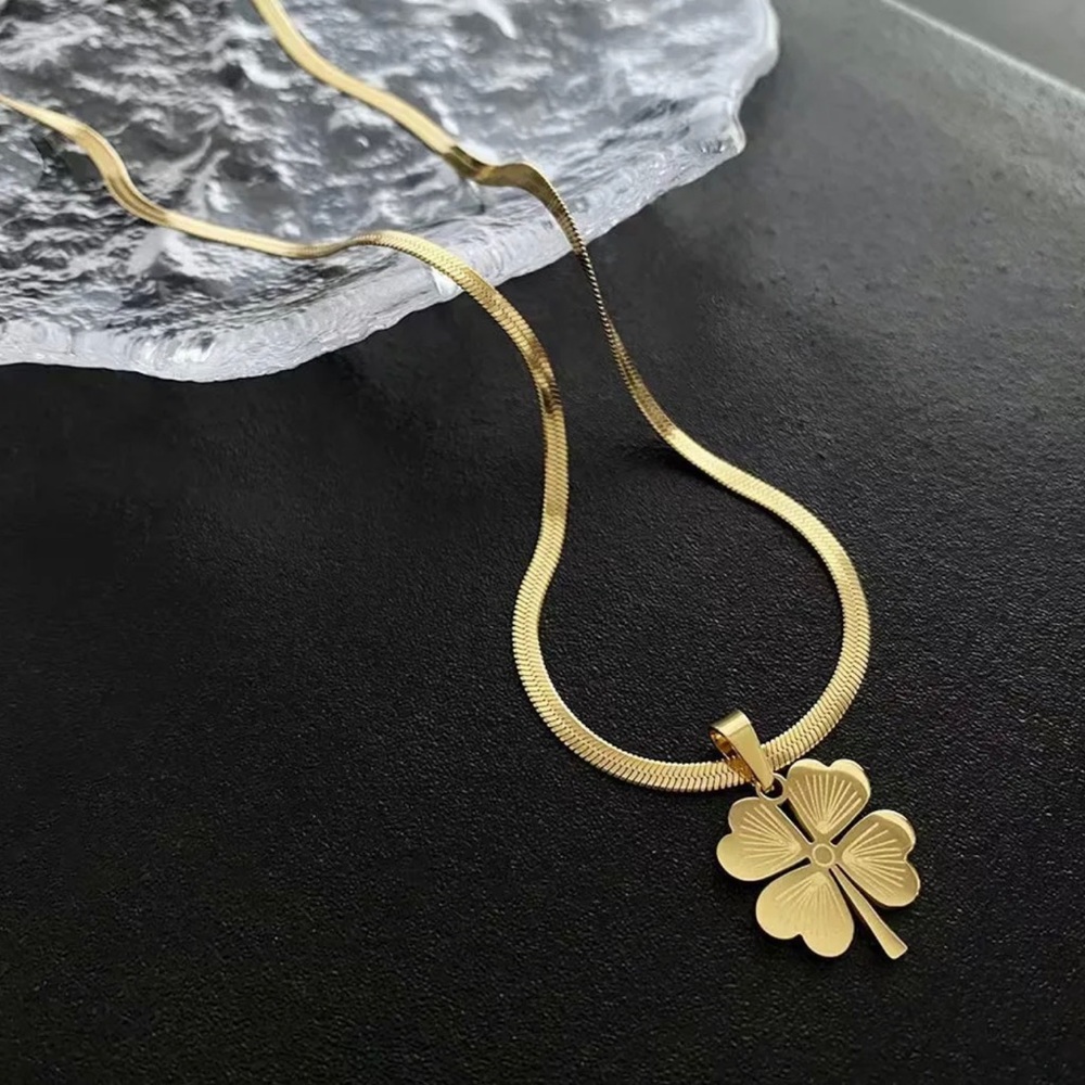 Four leaves 18k gold plated stainless steel necklace